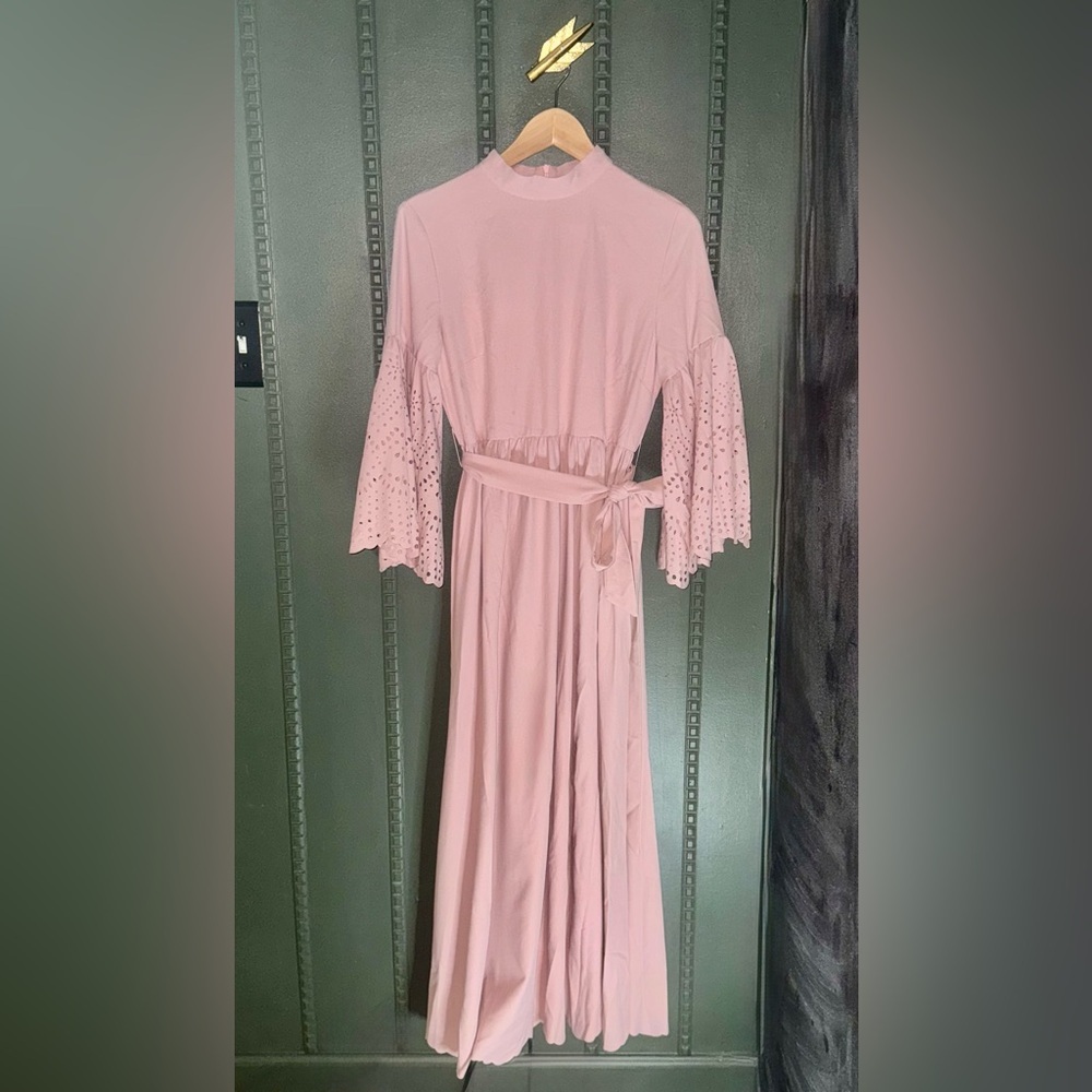 Elegant Pink Eyelet Sleeve Dress